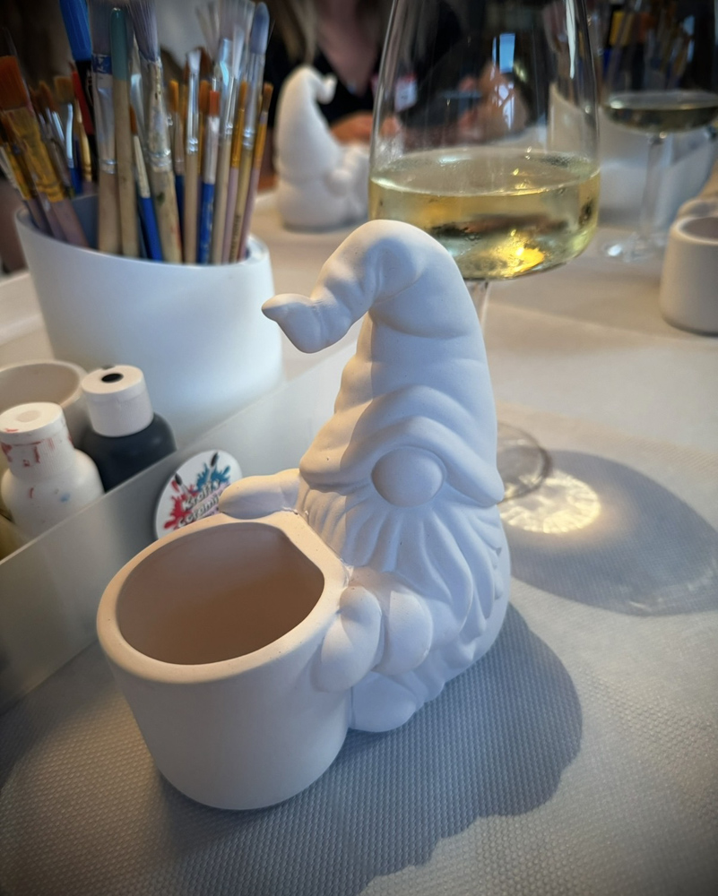 Krafty Ceramics, ceramic parties Westbury, Trowbridge, Warminster, Frome, Bradford-on-Avon, Bristol, Bath, ceramic painting parties, hen do, corporate events, pottery painting party